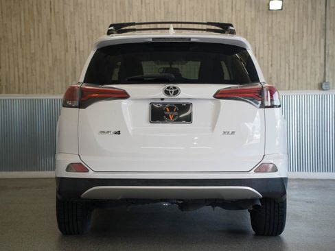 Used 2016 Toyota RAV4 XLE w/ Cargo Management Package FWD image 9