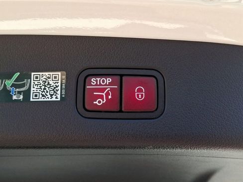 Used 2024 Mercedes-Benz GLC 300 4MATIC image 27