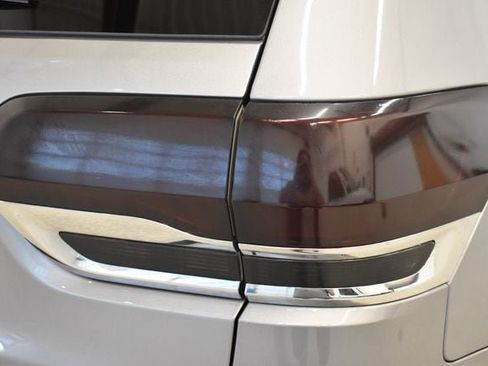 Used 2018 Jeep Grand Cherokee Limited AWD/4WD image 12