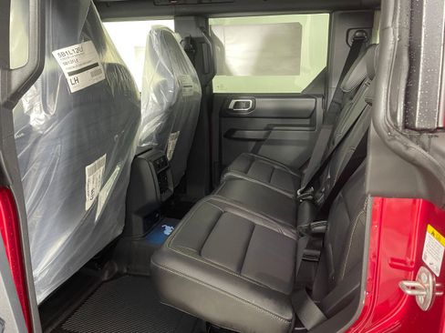 New 2025 Ford Bronco Badlands w/ Sasquatch Package AWD/4WD image 4