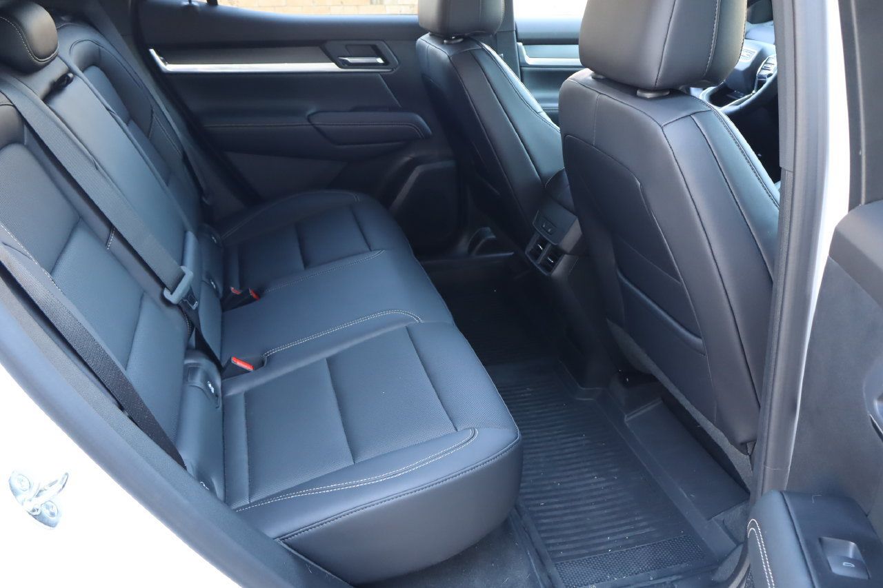 Used 2027 GMC Terrain Elevation w/ Elevation Premium Package FWD image 17