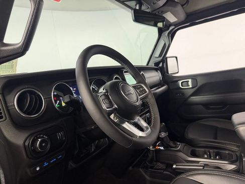 Used 2023 Jeep Wrangler Unlimited Sahara w/ Cold Weather Group AWD/4WD image 24