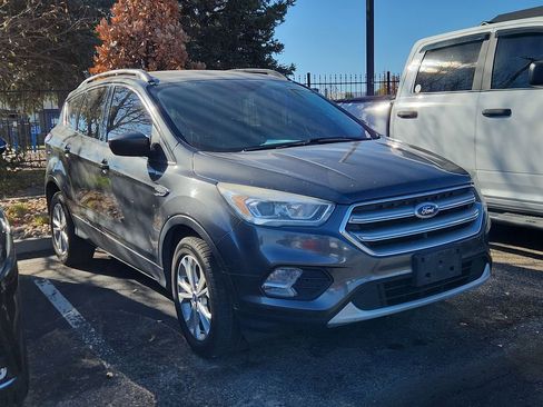 Used 2017 Ford Escape SE w/ Equipment Group 201A image 1