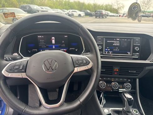 Used 2023 Volkswagen Jetta SE w/ Panoramic Sunroof Package FWD image 13