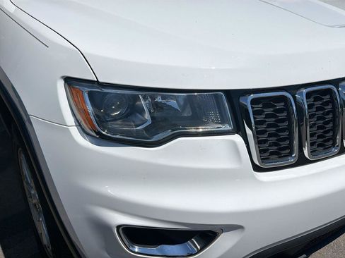 Used 2018 Jeep Grand Cherokee Laredo AWD/4WD image 4