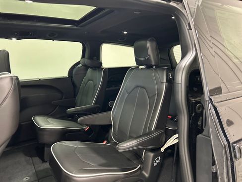 New 2026 Chrysler Pacifica Limited w/ S Appearance Package image 32