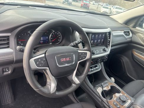 Used 2023 GMC Acadia SLE w/ Driver Convenience Package image 4