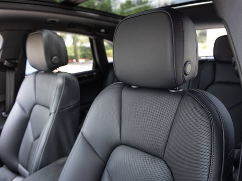 Certified 2026 Porsche Macan AWD/4WD image 22