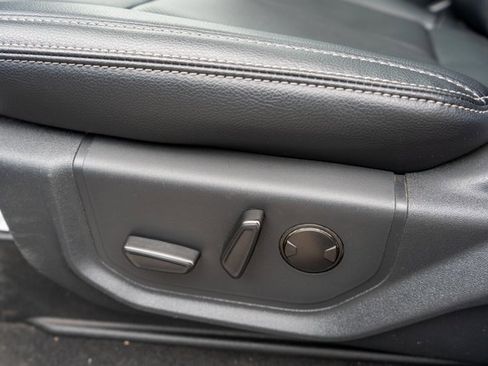 Used 2022 Ford F250 Lariat w/ Black Appearance Package image 19