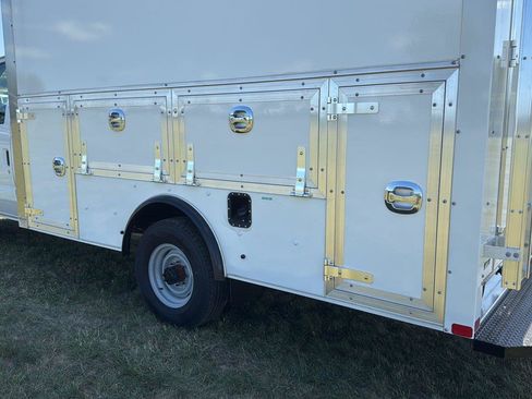 New 2027 Ford E-350 and Econoline 350 Super Duty w/ Power Equipment Group RWD image 21