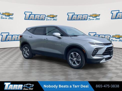 Used 2025 Chevrolet Blazer LT AWD/4WD image 2