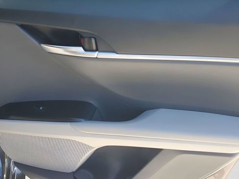 Used 2019 Toyota Camry LE image 41