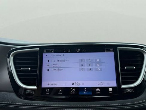 Used 2022 Chrysler Pacifica Touring-L FWD image 19
