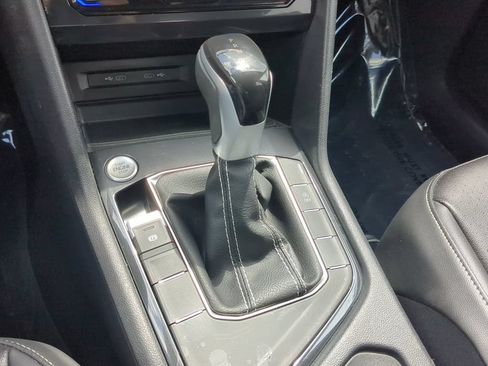 Certified 2023 Volkswagen Tiguan SE FWD image 24