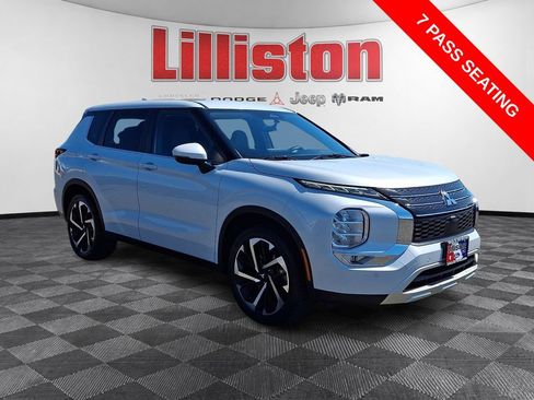 Used 2024 Mitsubishi Outlander SE FWD image 3