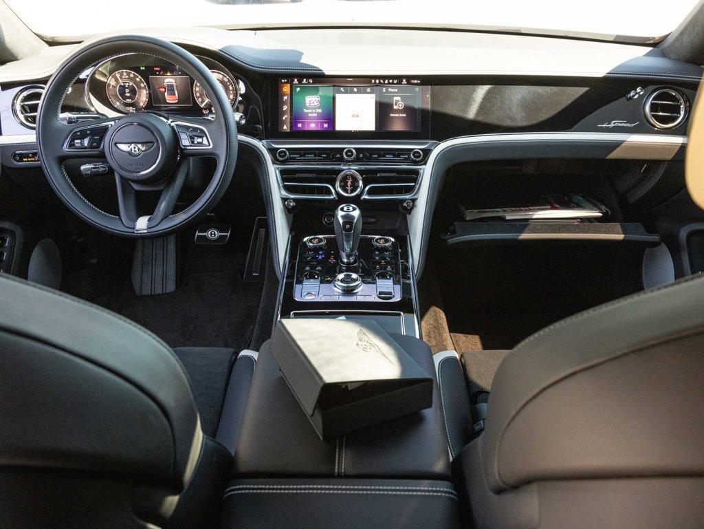 Used 2025 Bentley Flying Spur Plug-In Hybrid AWD/4WD image 2