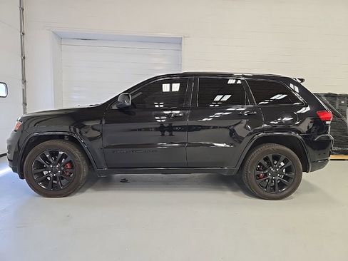 Used 2018 Jeep Grand Cherokee Altitude image 4