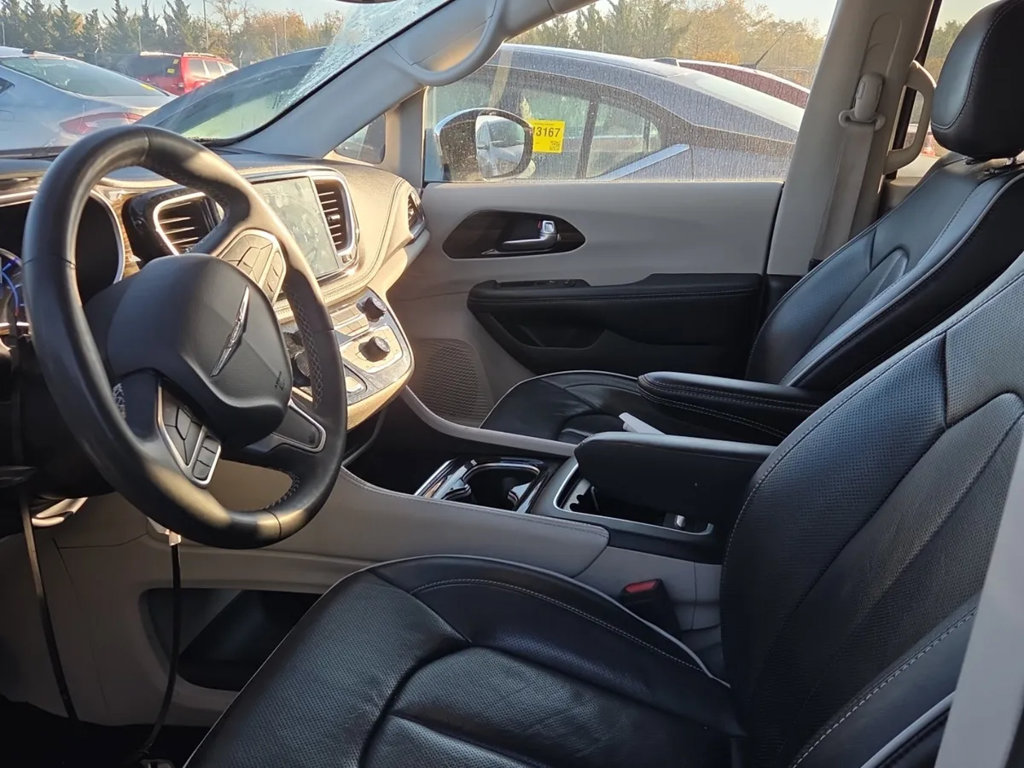 Used 2023 Chrysler Pacifica Limited FWD image 11