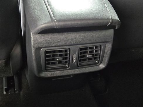 Used 2021 Toyota Venza Limited image 15