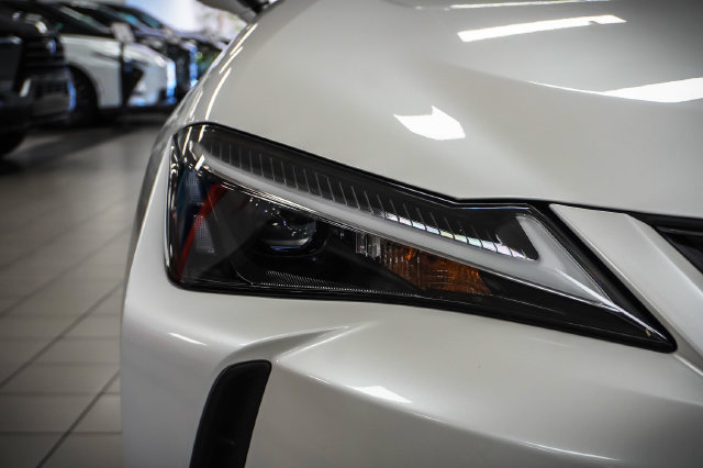 Certified 2025 Lexus UX 300h FWD w/ Accessory Package (Z2) image 29