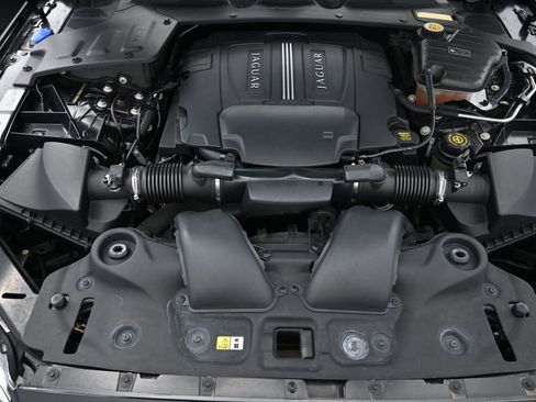 Used 2011 Jaguar XJ L image 40