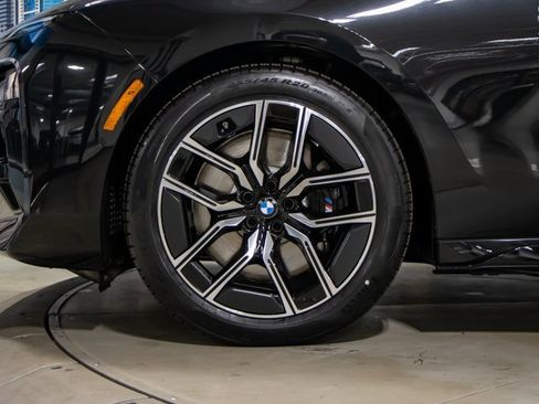 Used 2025 BMW 740i xDrive w/ Premium Package image 7