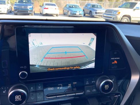Used 2024 Toyota Highlander XLE image 29