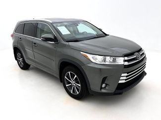 Used 2017 Toyota Highlander XLE AWD/4WD video 2