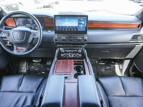 Certified 2024 Lincoln Navigator Premiere AWD/4WD image 15