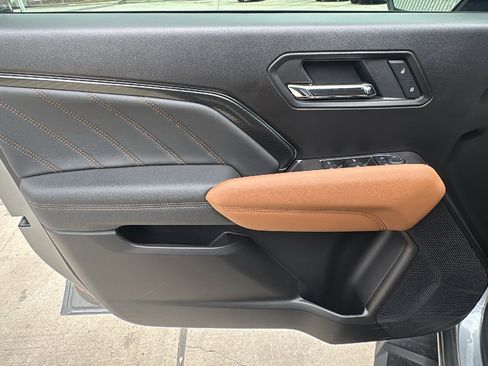 Used 2025 GMC Canyon AT4 AWD/4WD image 11