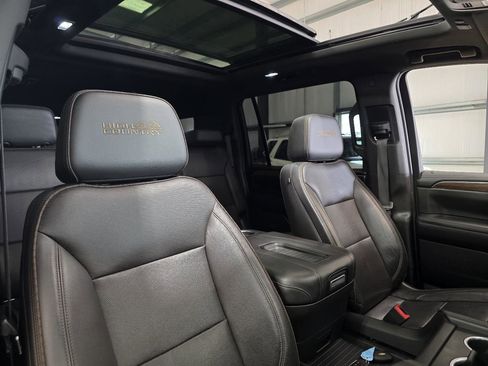 Used 2021 Chevrolet Suburban High Country AWD/4WD image 27