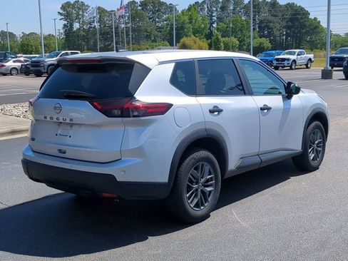 Used 2024 Nissan Rogue S FWD image 3