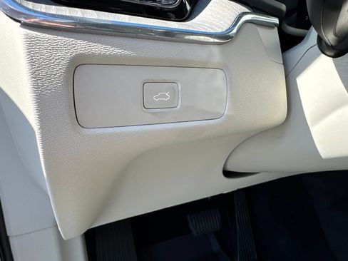 Used 2023 Volvo XC60 B5 Plus w/ Protection Package Premier FWD image 19