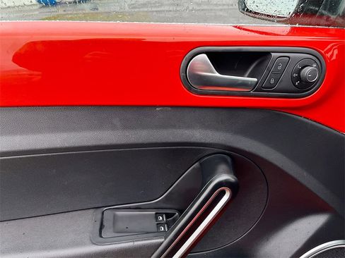 Used 2019 Volkswagen Beetle 2.0T SE image 17