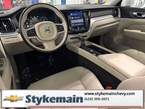 Used 2018 Volvo XC60 T6 Momentum w/ Convenience Package image 6