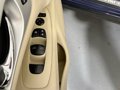 Used 2019 Nissan Pathfinder SL FWD image 18