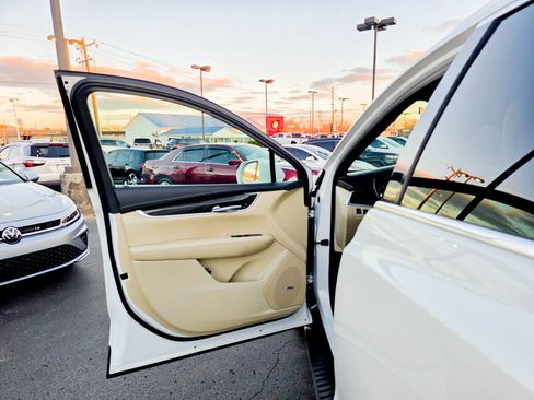 Used 2017 Cadillac XT5 FWD w/ LPO, Wheel Lock Package image 26