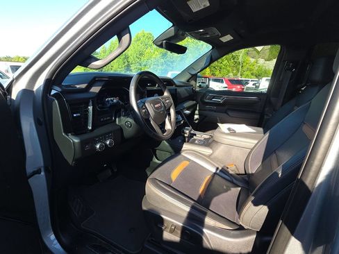 Used 2023 GMC Sierra 1500 AT4 w/ Technology Package AWD/4WD image 9