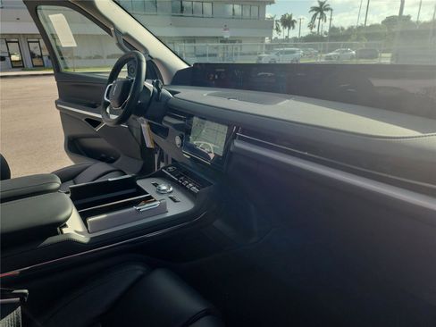 New 2026 Lincoln Navigator Premiere AWD/4WD image 24