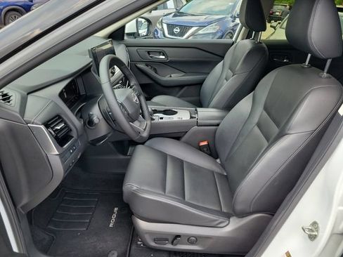 Certified 2025 Nissan Rogue SL w/ SL Premium Package FWD image 22