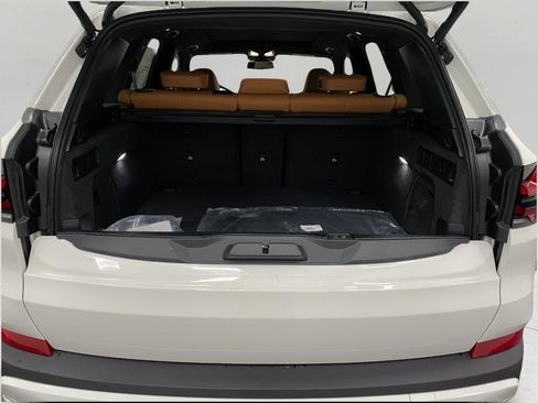 New 2026 BMW X5 xDrive50e image 5
