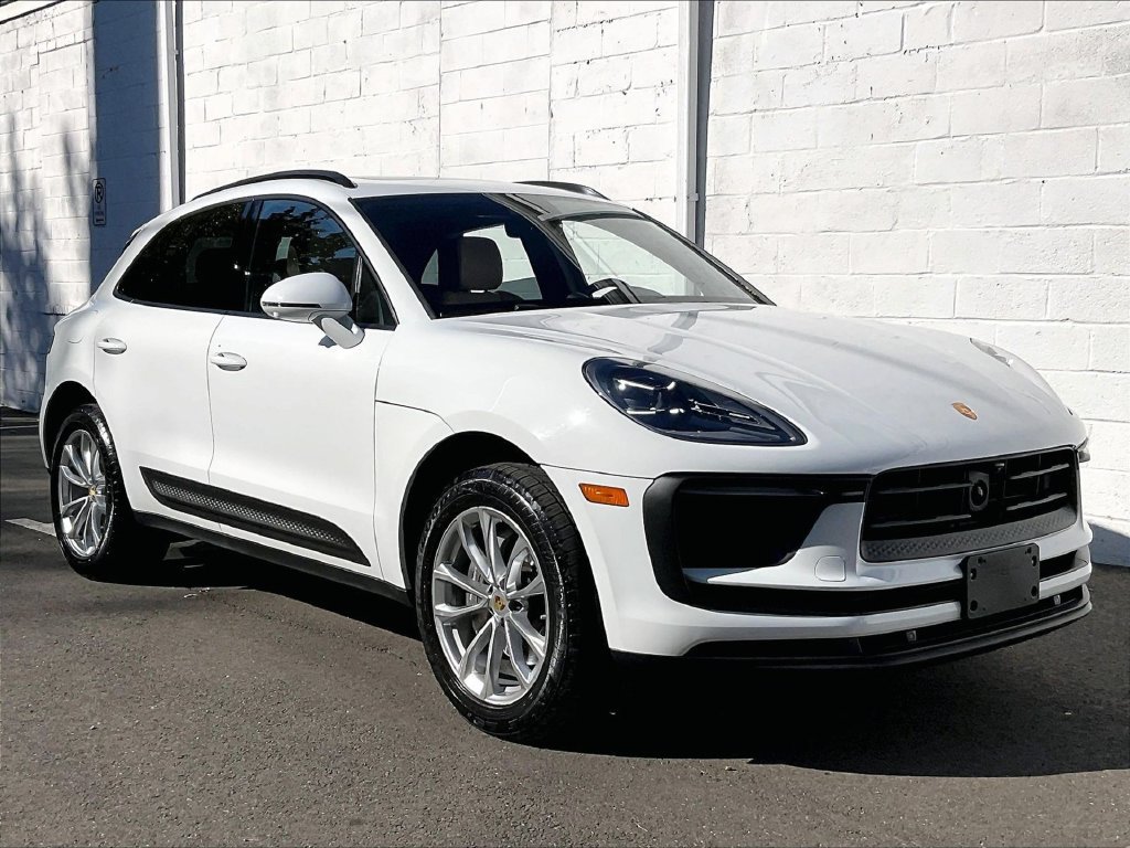 Certified 2022 Porsche Macan AWD/4WD image 7