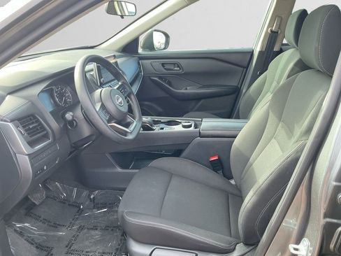 Used 2024 Nissan Rogue S image 9