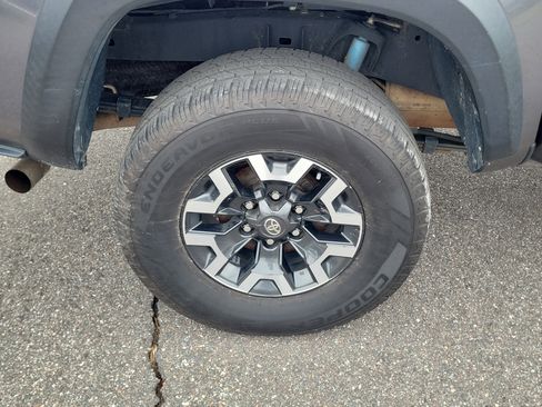 Used 2021 Toyota Tacoma TRD Off-Road w/ Technology Package AWD/4WD image 39