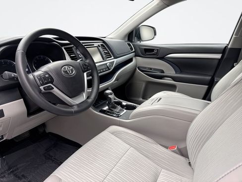 Used 2017 Toyota Highlander Plus AWD/4WD image 10