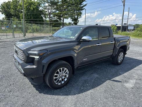 Used 2024 Toyota Tacoma Limited w/ Limited Package (LT) AWD/4WD image 4
