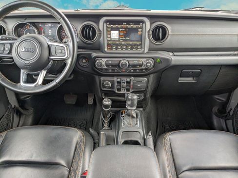 Used 2022 Jeep Wrangler Unlimited Sahara AWD/4WD image 17