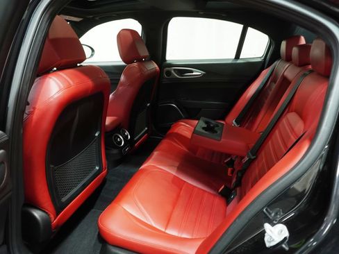 Used 2023 Alfa Romeo Giulia Veloce AWD/4WD image 13
