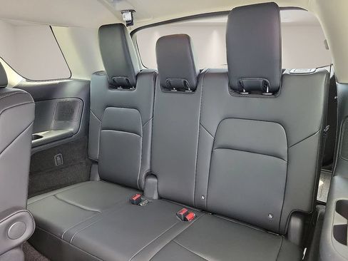 Used 2025 Nissan Pathfinder Platinum FWD image 8