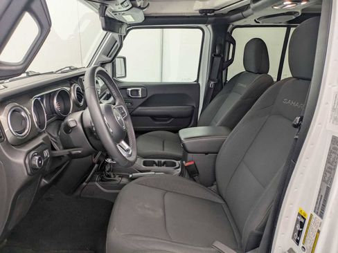 Used 2023 Jeep Wrangler Sahara AWD/4WD image 16
